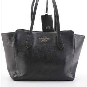 Gucci Shopper Swing Tote Medium in Black Pebble Grain Calfskin